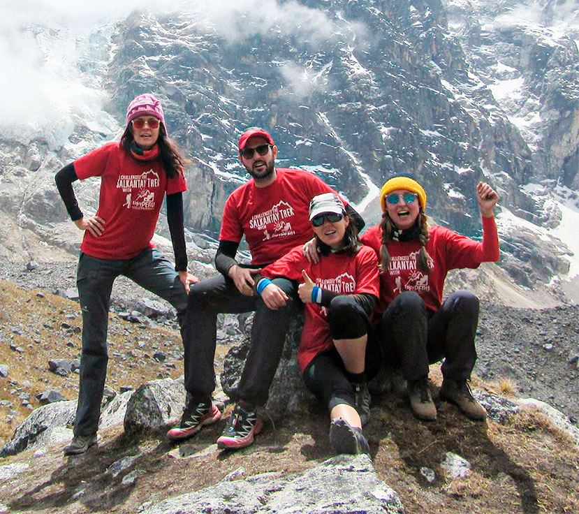 Equipo y viajeros de Tour Valle VIP Cusco